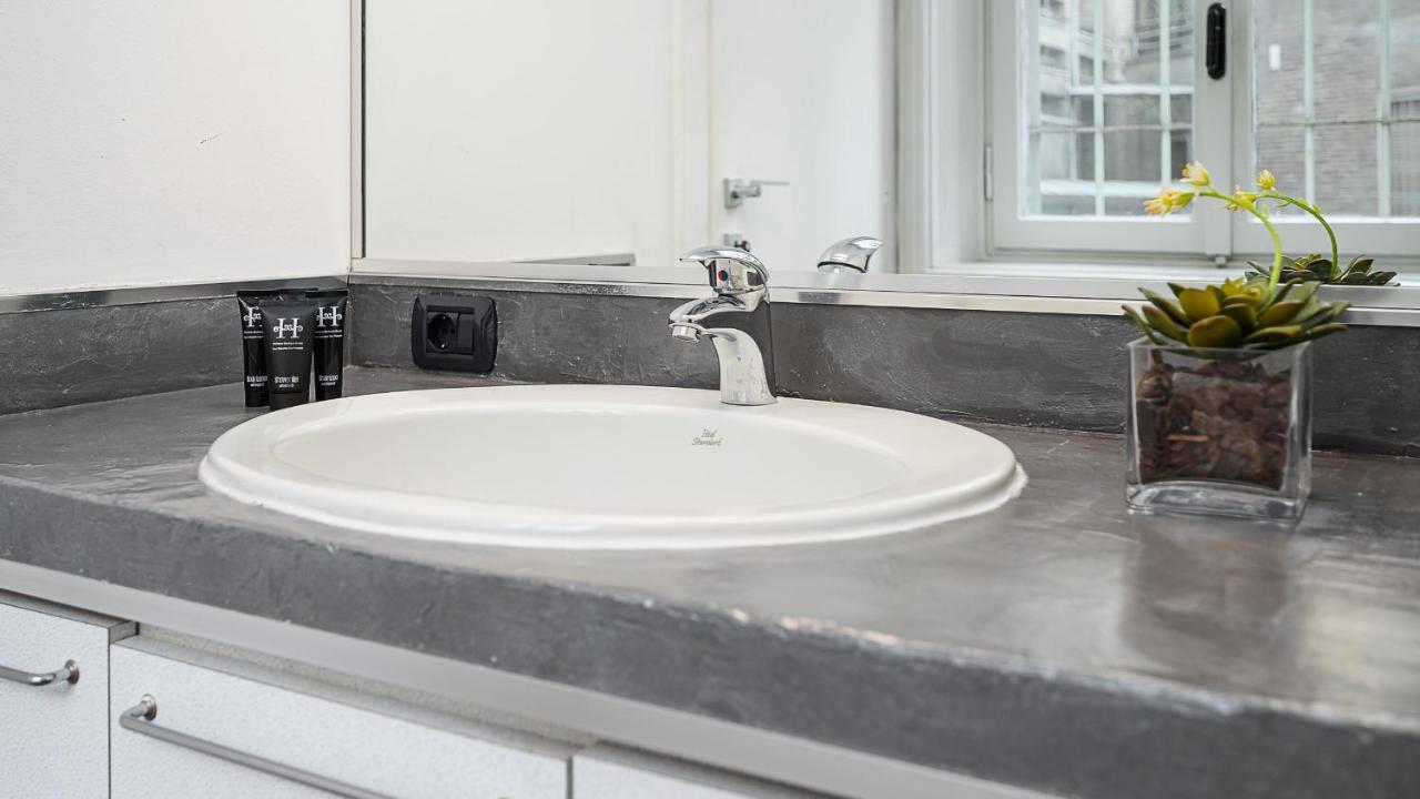 Italianway - Galleria Unione Apartment Milan Bagian luar foto